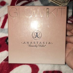 Anastasia Beverely Hills That Glow Glow Kit